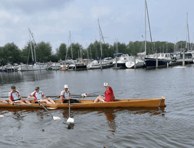 In de haven van Dinteloord scherm-afbeelding-2026-05-11-om-13-48-41